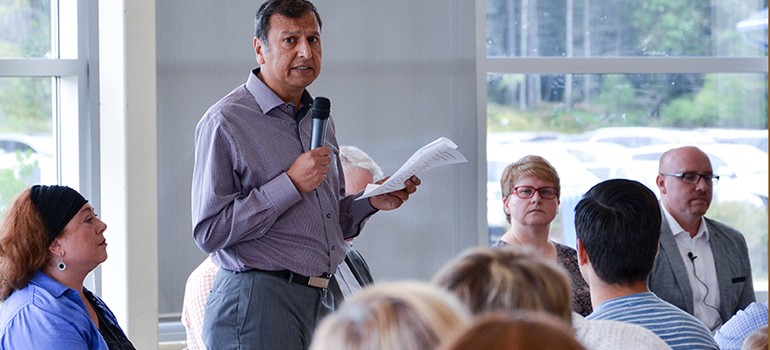 Dr. Manoj Vohra talking to a crowd