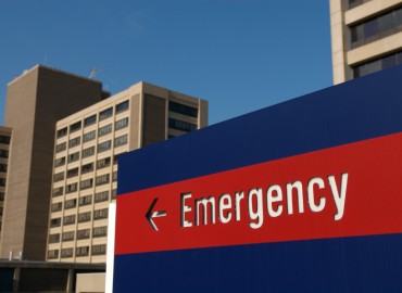 image of an hospital emergency sign